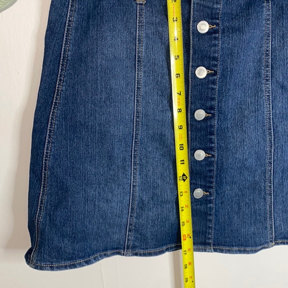 🦋Adorable Jean button up skirt! - Picture 4 of 6